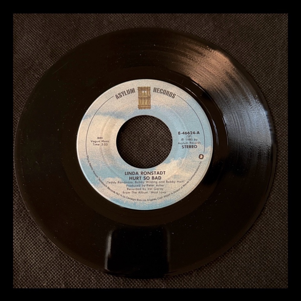 Vtg 7” vinyl single Linda Ronstadt's Hurt so Bad & Justine - 1980 Asylum Records